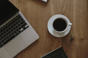 “Synthèse des avantages et inconvénients du télétravail et perspectives futures.”